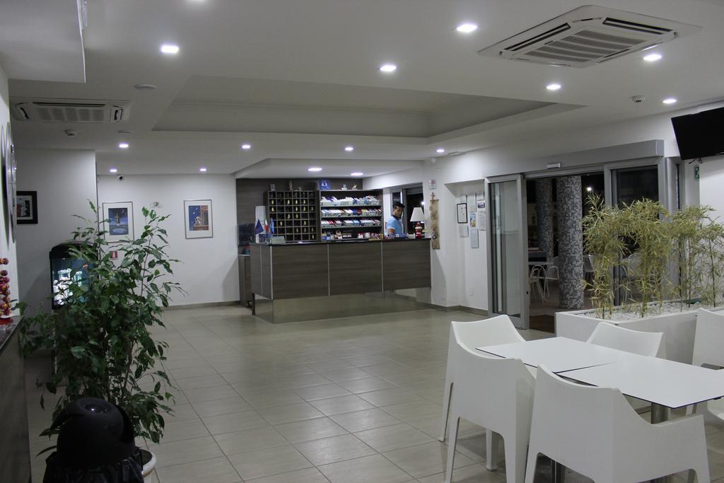 Hotel Poseidon Corigliano Calabro Exteriör bild